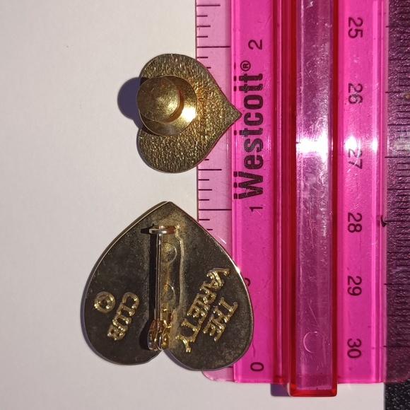 2 Valentine's pins Hallmark and The Variety Club heart pins - Picture 4 of 4